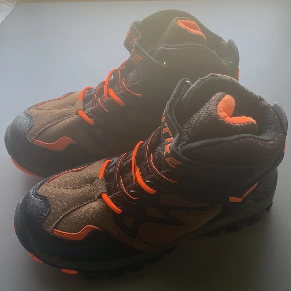 (1893) VITIKE Boys Snow Boots Hiking Shoes With Ice Cleat NWT